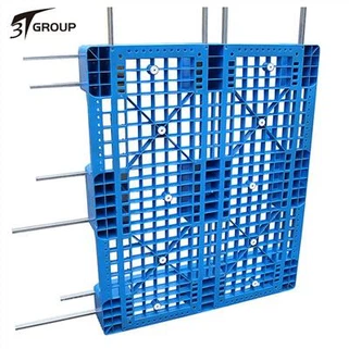 L'impilamento del magazzino utilizza pallet di plastica per borse